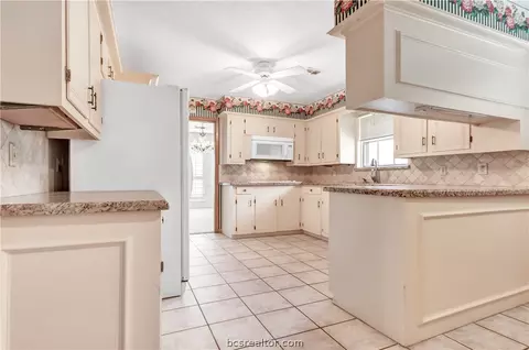 2527 Willow Bend Dr, Bryan, TX 77802 photo 8