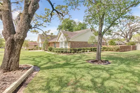 2527 Willow Bend Dr, Bryan, TX 77802 photo 2
