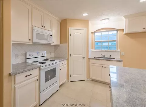 600 Ash St, Bryan, TX 77803 photo 8