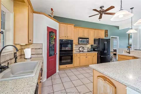 6622 Ethan Ln, Bryan, TX 77808 photo 9