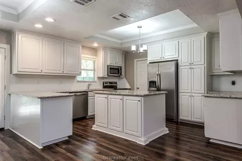515 Helena St, Bryan, TX 77801 photo 4