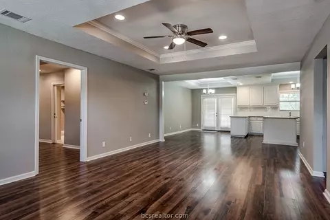 515 Helena St, Bryan, TX 77801 photo 3
