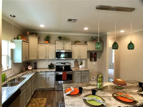 1507 Una Ave, Bryan, TX 77803 photo 4