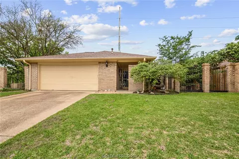 2903 Braeburn St, Bryan, TX 77802 photo 2
