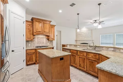 6867 Mccrae Ln, Bryan, TX 77808 photo 8