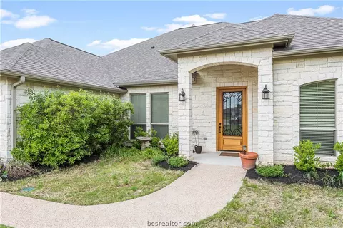 6867 Mccrae Ln, Bryan, TX 77808 photo 3