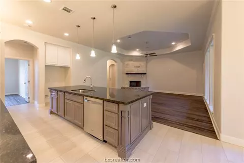 3504 Foxcroft Path, Bryan, TX 77808 photo 3
