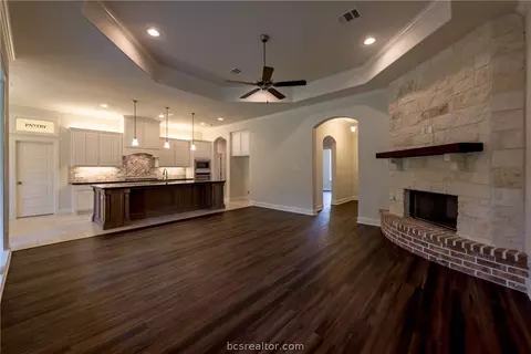 3504 Foxcroft Path, Bryan, TX 77808 photo 2