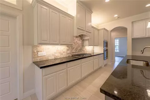 3504 Foxcroft Path, Bryan, TX 77808 photo 5