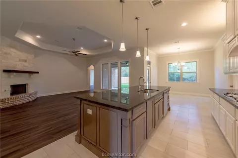 3504 Foxcroft Path, Bryan, TX 77808 photo 4