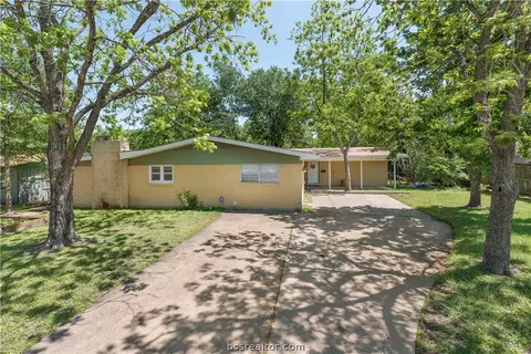 415 Gilbert St, Bryan, TX 77801 photo 1