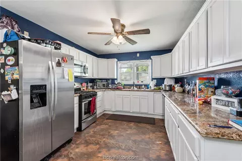 415 Gilbert St, Bryan, TX 77801 photo 8