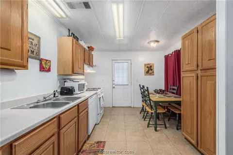 3207 Timberline Dr, Bryan, TX 77802 photo 7