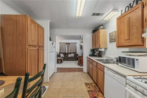 3207 Timberline Dr, Bryan, TX 77802 photo 8