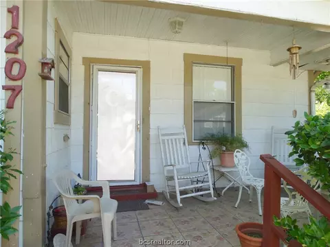 1207 E 25th St, Bryan, TX 77803 photo 2