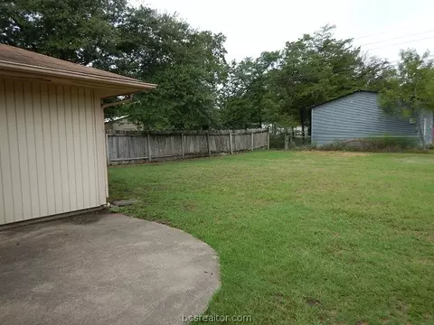 1617 Luza St, Bryan, TX 77802 photo 2