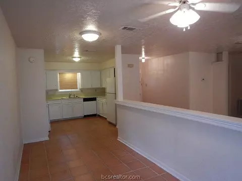 1617 Luza St, Bryan, TX 77802 photo 4