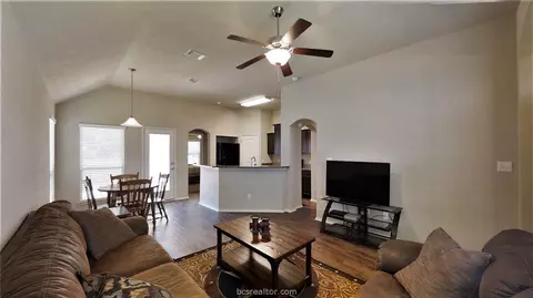 2544 Elkhorn Trl, Bryan, TX 77803 photo 4