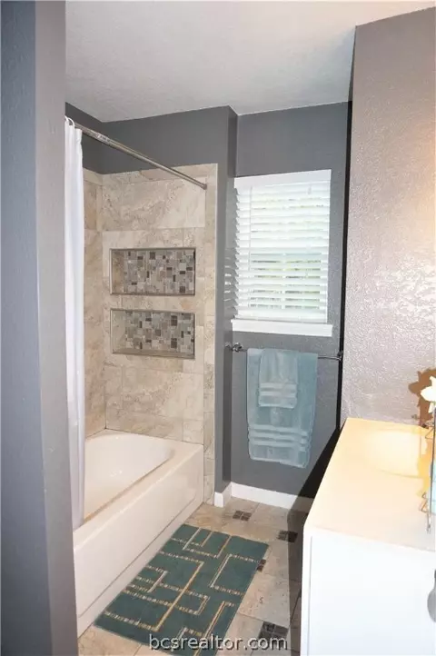 2107 La Brisa Dr, Bryan, TX 77807 photo 10