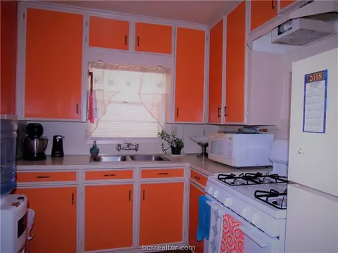 910 E 29th St, Bryan, TX 77803 photo 9