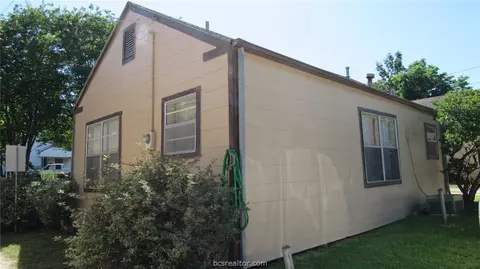 910 E 29th St, Bryan, TX 77803 photo 4