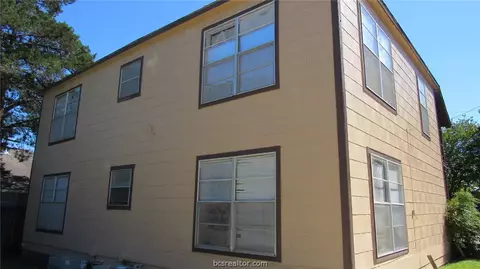 910 E 29th St, Bryan, TX 77803 photo 2