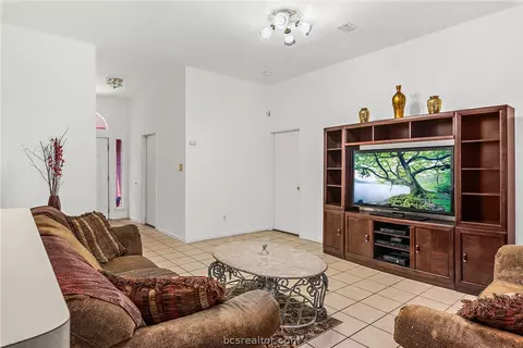 3305 Augusta Dr, Bryan, TX 77803 photo 4