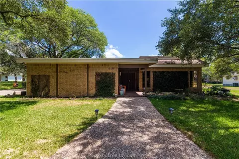 905 Ruskin Dr, Bryan, TX 77802 photo 4