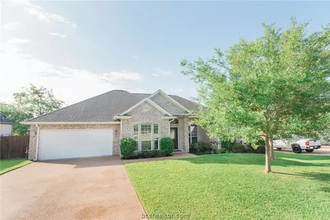 3804 Park Hampton Dr, Bryan, TX 77802 photo 2