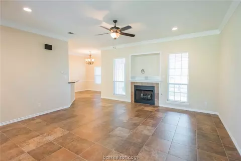 3804 Park Hampton Dr, Bryan, TX 77802 photo 5