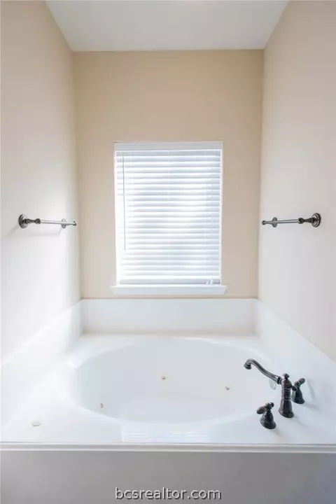3804 Park Hampton Dr, Bryan, TX 77802 photo 17