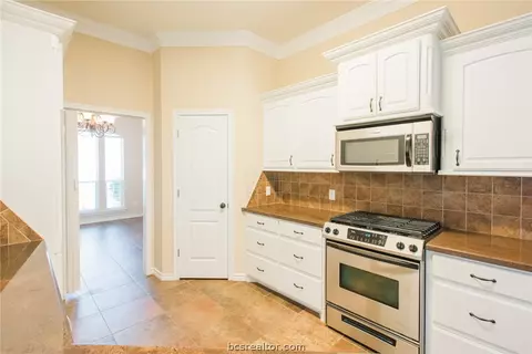 3804 Park Hampton Dr, Bryan, TX 77802 photo 9