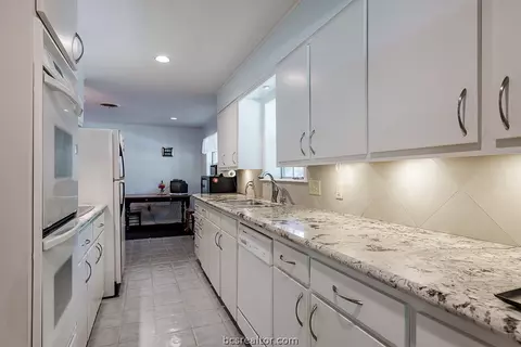 3510 Spring Ln, Bryan, TX 77802 photo 6