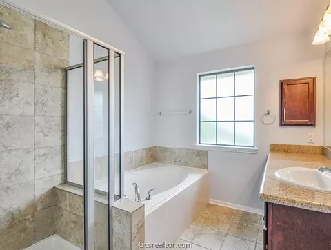 2000 Spring Leaf Ct, Bryan, TX 77807 photo 12