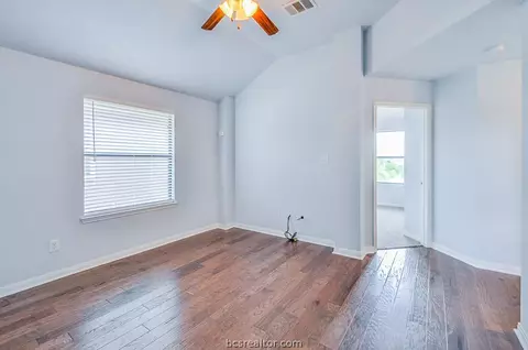 2000 Spring Leaf Ct, Bryan, TX 77807 photo 15