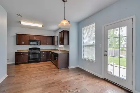 2000 Spring Leaf Ct, Bryan, TX 77807 photo 7