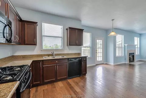 2000 Spring Leaf Ct, Bryan, TX 77807 photo 9