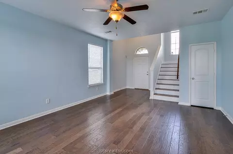 2000 Spring Leaf Ct, Bryan, TX 77807 photo 4