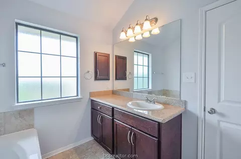 2000 Spring Leaf Ct, Bryan, TX 77807 photo 13