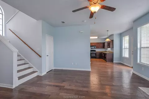 2000 Spring Leaf Ct, Bryan, TX 77807 photo 5