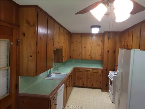205 Helena St, Bryan, TX 77801 photo 5