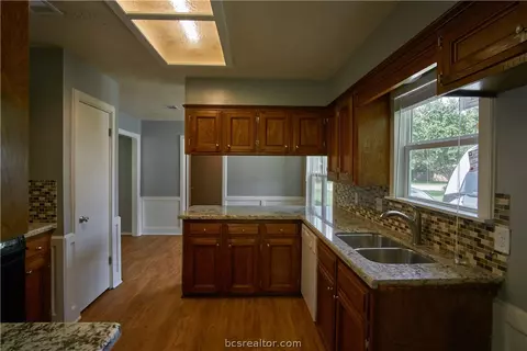 2519 Arbor Dr, Bryan, TX 77802 photo 3