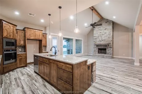 7396 Limestone Ct, Bryan, TX 77808 photo 17