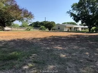 1736 Beech St, Calvert, TX 77859 photo 2