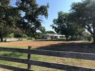 1736 Beech St, Calvert, TX 77859 photo 1