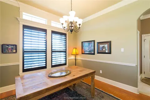 7201 Gemstone Dr, Bryan, TX 77808 photo 5