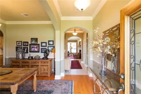 7201 Gemstone Dr, Bryan, TX 77808 photo 4