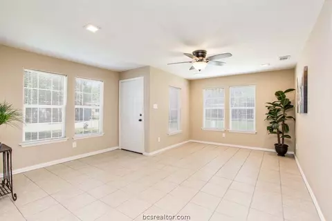 2101 Emerald Dr, Bryan, TX 77803 photo 3