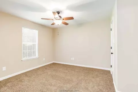 2101 Emerald Dr, Bryan, TX 77803 photo 8