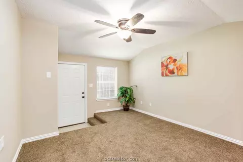2101 Emerald Dr, Bryan, TX 77803 photo 6